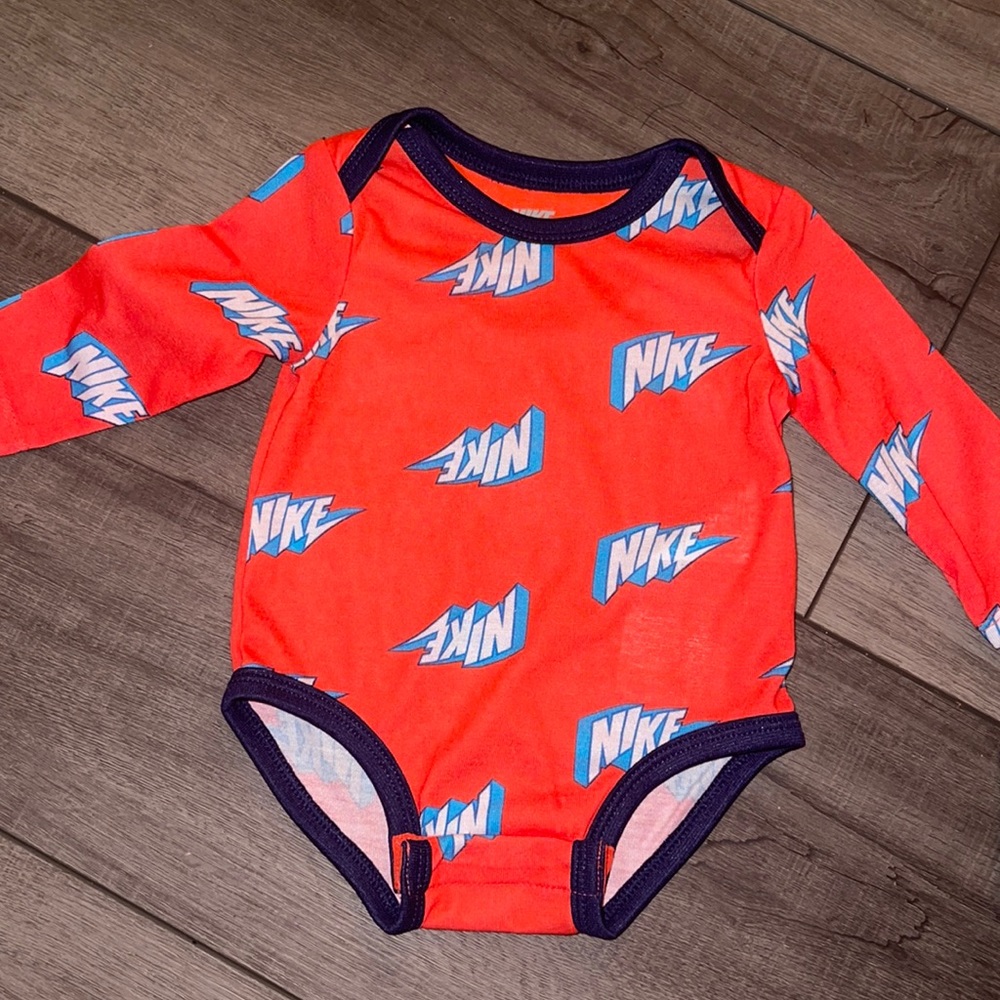 NWT Nike onesie. Size 3 months